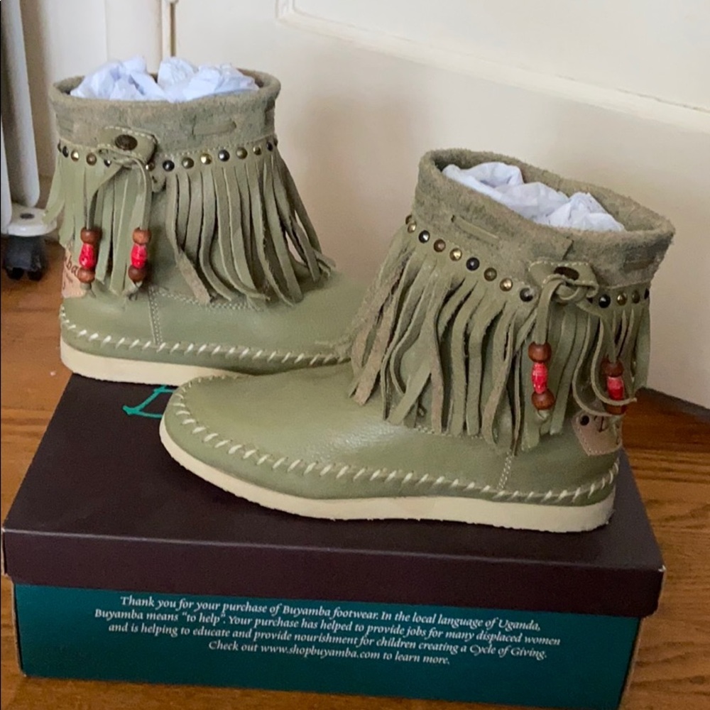 Women’s size 6 Buyamba Ankle Moccasins